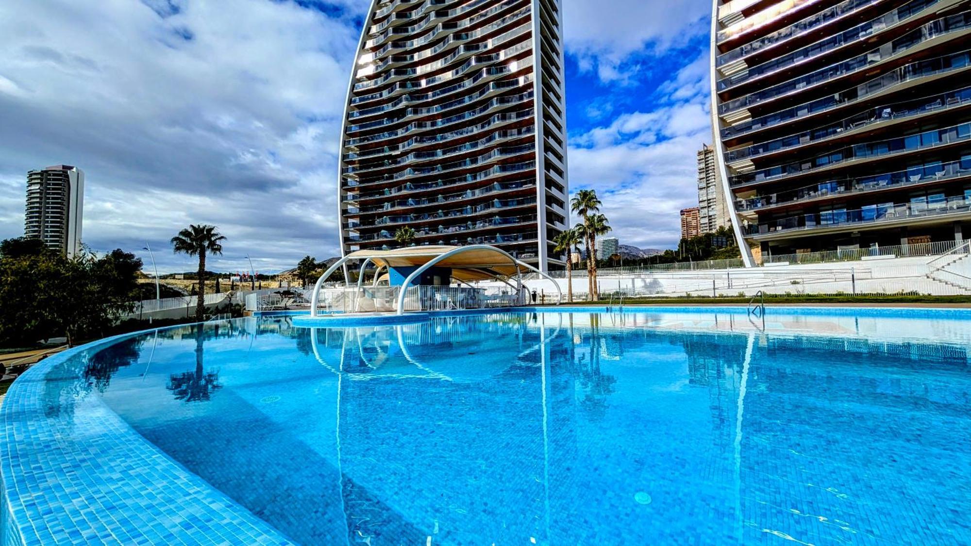 Sunset Waves Luxury Apartment Benidorm Bagian luar foto